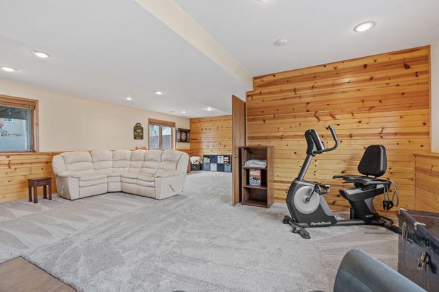 2218 Chase Drive, Faribault, MN 55021