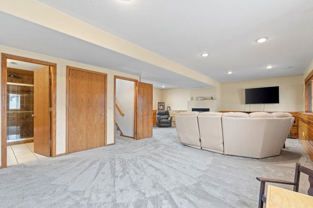 2218 Chase Drive, Faribault, MN 55021