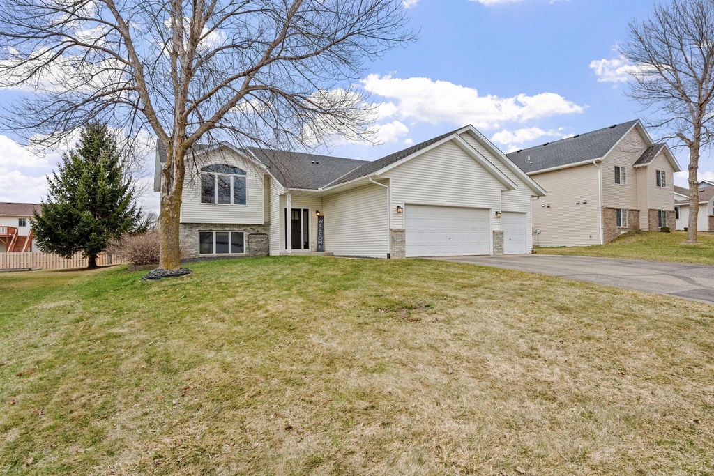 2218 Chase Drive, Faribault, MN 55021