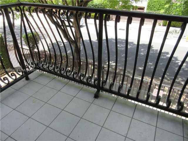 3090 BIRD AV 203, Coconut Grove, FL 33133