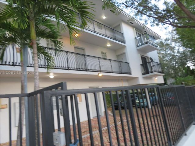 3090 BIRD AV 203, Coconut Grove, FL 33133