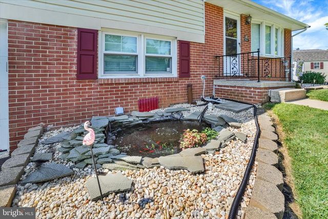 2918 HERRLYN CT, Dallastown, PA 17313