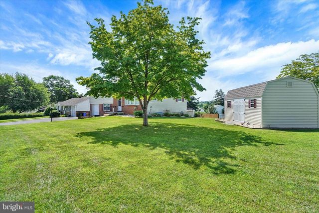 2918 HERRLYN CT, Dallastown, PA 17313