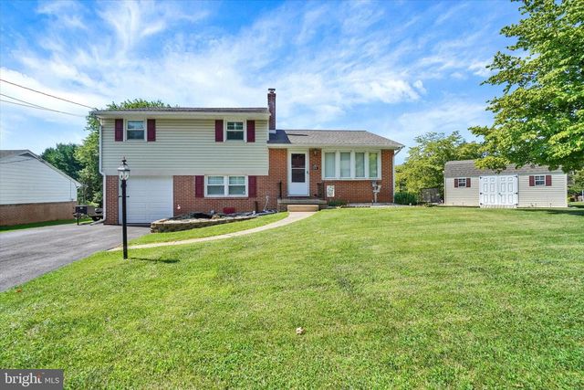 2918 HERRLYN CT, Dallastown, PA 17313