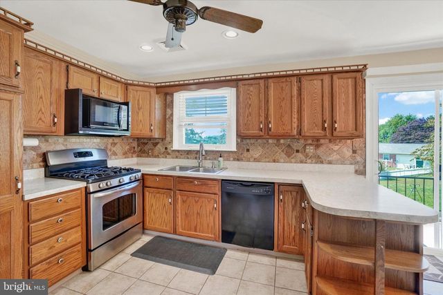 2918 HERRLYN CT, Dallastown, PA 17313