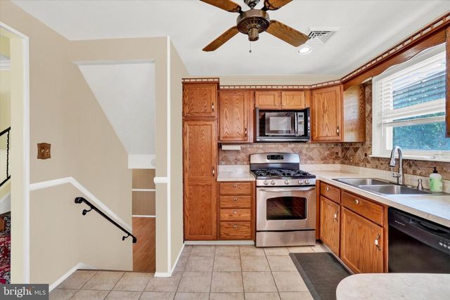 2918 HERRLYN CT, Dallastown, PA 17313