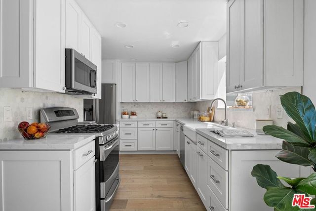 2912 Montana Avenue 3, Santa Monica, CA 90403
