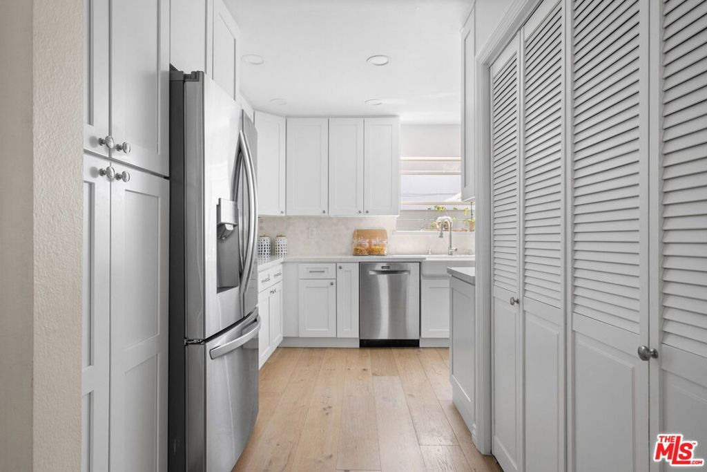 Image 11 of property listing at 2912 Montana Avenue 3, Santa Monica, CA 90403