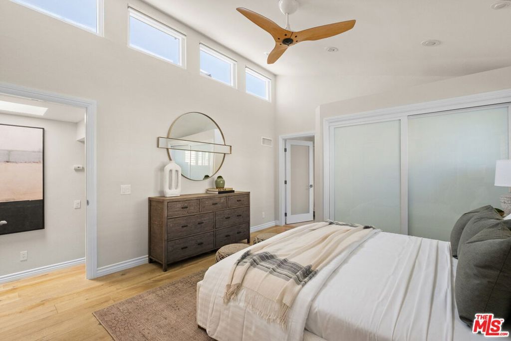Image 17 of property listing at 2912 Montana Avenue 3, Santa Monica, CA 90403