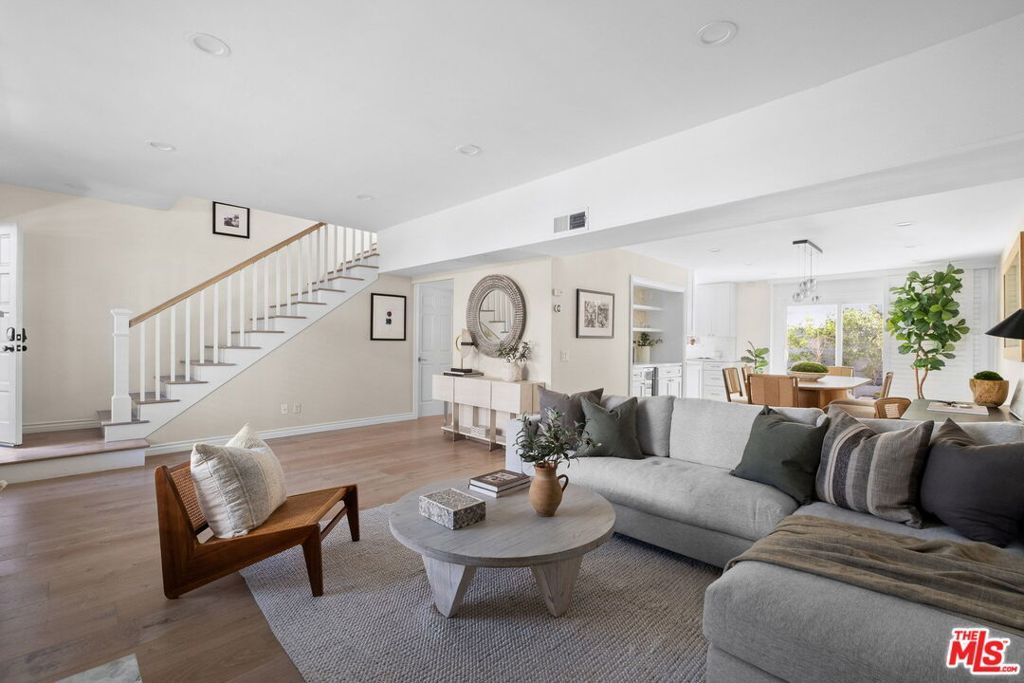 Image 3 of property listing at 2912 Montana Avenue 3, Santa Monica, CA 90403