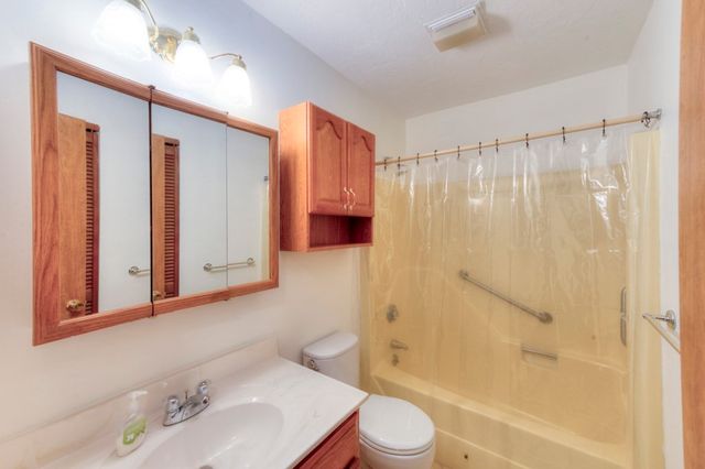 340 Sunderland Rd 23, Worcester, MA 01604