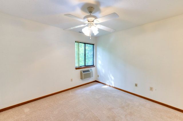 340 Sunderland Rd 23, Worcester, MA 01604