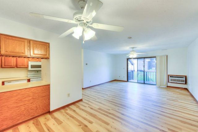 340 Sunderland Rd 23, Worcester, MA 01604