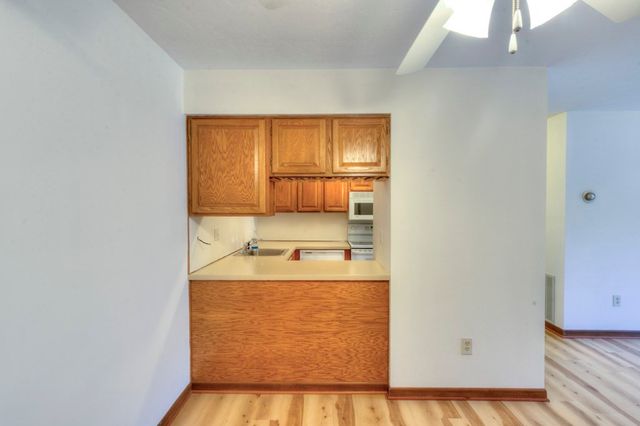 340 Sunderland Rd 23, Worcester, MA 01604