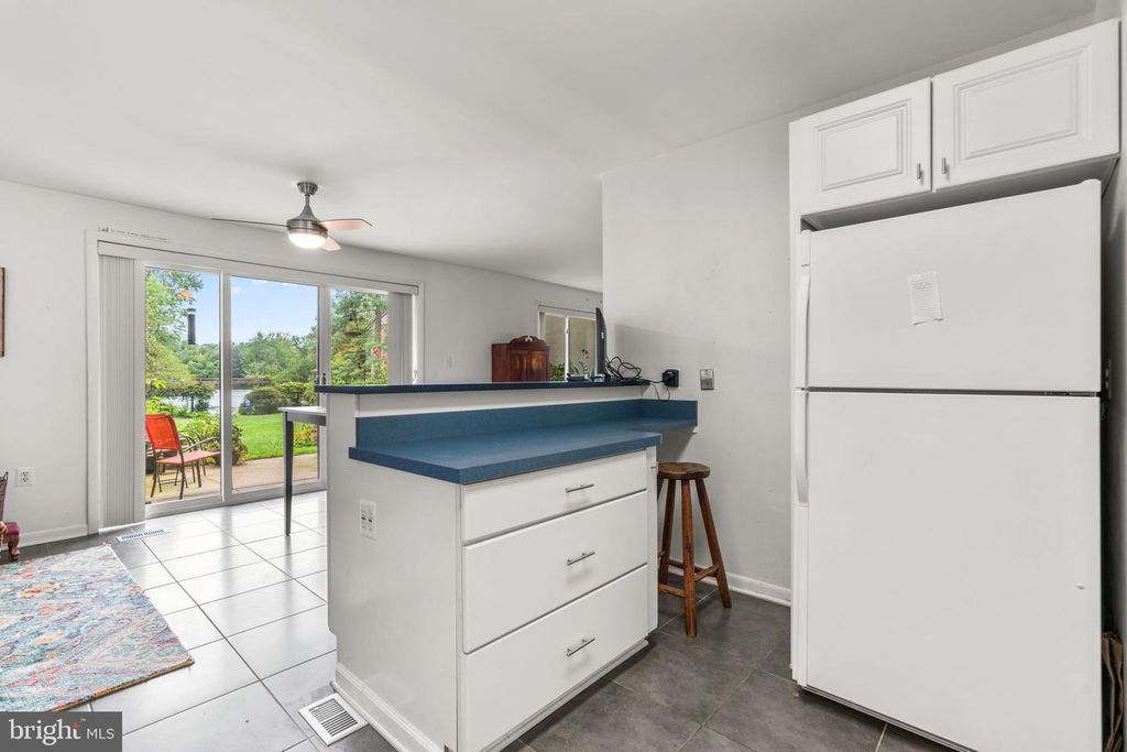 10051 WINDSTREAM DR #2, Columbia, MD 21044