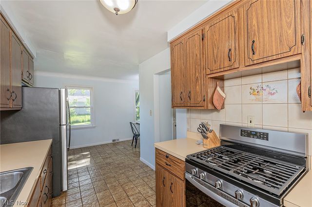 1649 Gilbert Drive, Mayfield Heights, OH 44124