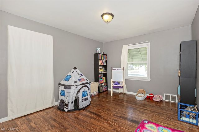 1649 Gilbert Drive, Mayfield Heights, OH 44124