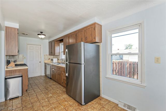 1649 Gilbert Drive, Mayfield Heights, OH 44124