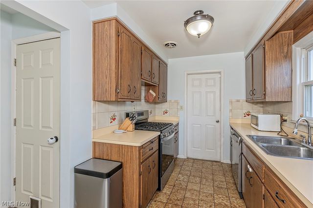 1649 Gilbert Drive, Mayfield Heights, OH 44124