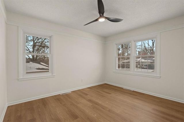 6105 E 136th Street, Grandview, MO 64030