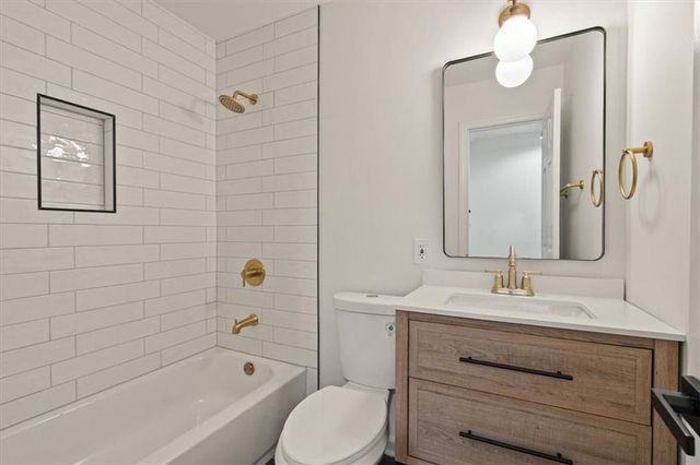 6105 E 136th Street, Grandview, MO 64030