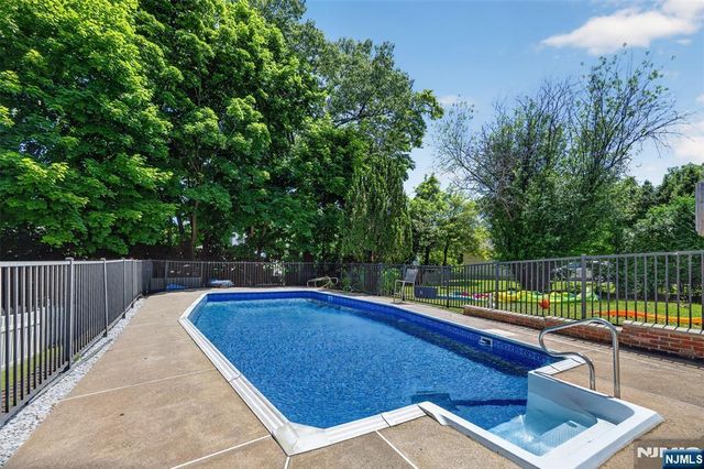 447 Van Dyke Street, Ridgewood, NJ 07450