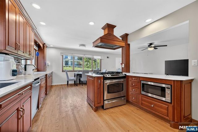 447 Van Dyke Street, Ridgewood, NJ 07450