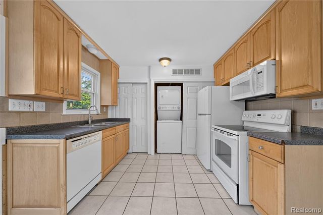 4128 Elmhurst Avenue, Royal Oak, MI 48073