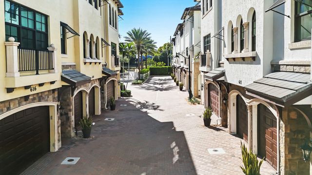 615 Windward Circle N, Boynton Beach, FL 33435