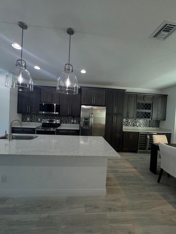 615 Windward Circle N, Boynton Beach, FL 33435