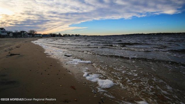 622 E Longport Avenue, Ocean Gate, NJ 08740