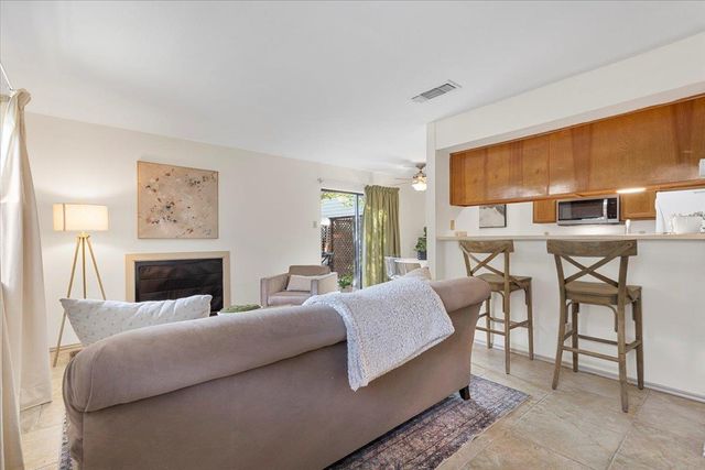 900 Taulbee LN 105, Austin, TX 78757