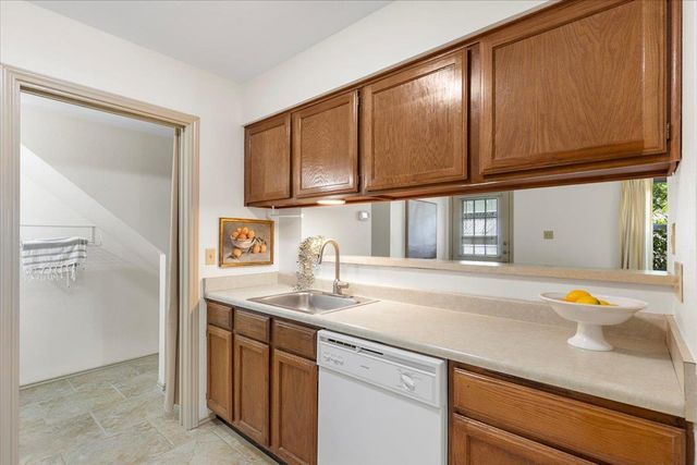 900 Taulbee LN 105, Austin, TX 78757