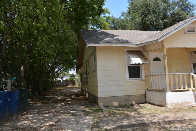 241 Peabody, San Antonio, TX 78211