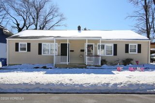 8 Viola Avenue, Leonardo, NJ 07737