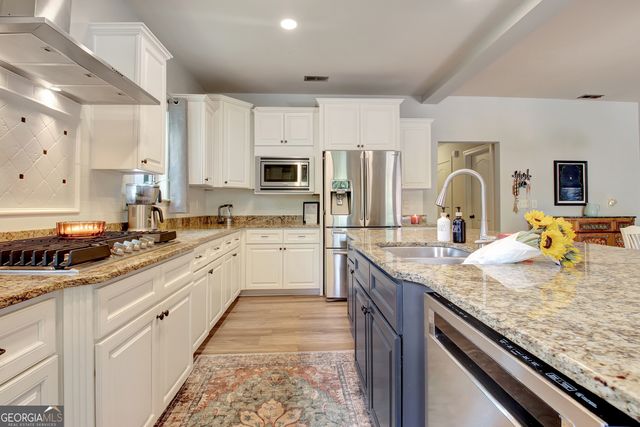 100 Woodcanoe Court, Peachtree City, GA 30269