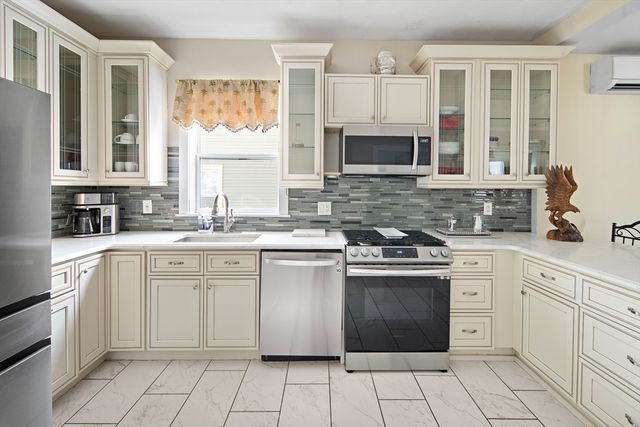 40 Buffum 1, Salem, MA 01970