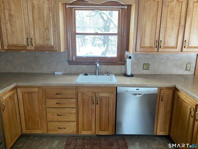 300 Charter Oak Street, Manchester, CT 06040