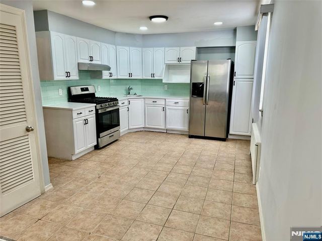 840 8th Street 2, Secaucus, NJ 07094