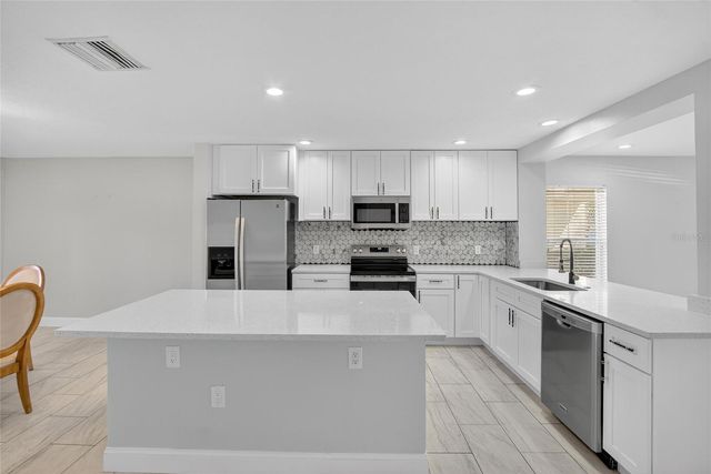 10830 LAKE SAINT CHARLES BOULEVARD, Riverview, FL 33578