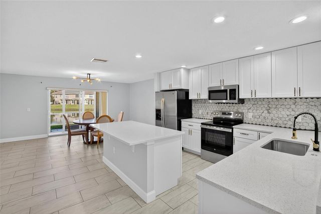 10830 LAKE SAINT CHARLES BOULEVARD, Riverview, FL 33578