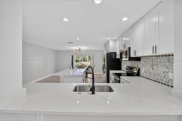 10830 LAKE SAINT CHARLES BOULEVARD, Riverview, FL 33578