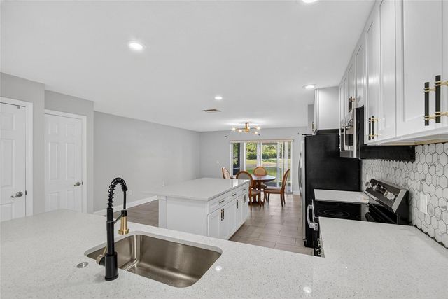 10830 LAKE SAINT CHARLES BOULEVARD, Riverview, FL 33578