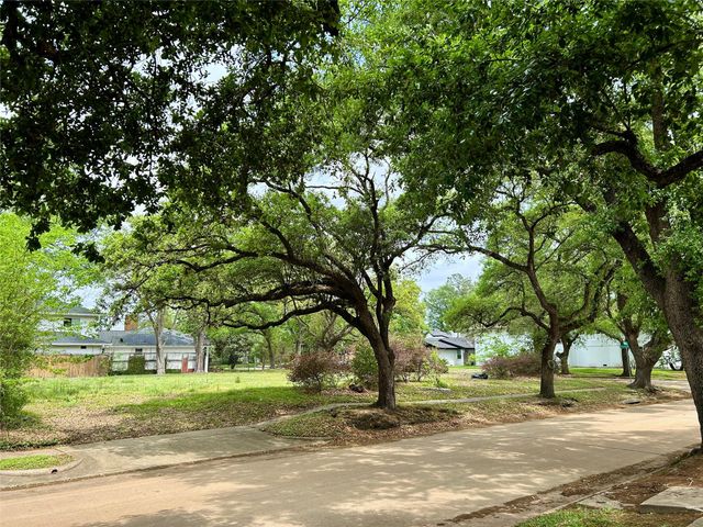 9410 Cranleigh Court, Houston, TX 77096