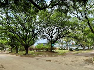 9410 Cranleigh Court, Houston, TX 77096