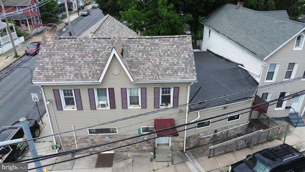 203 W KING ST, Chambersburg, PA 17201