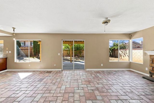 38841 Dianron, Palmdale, CA 93551