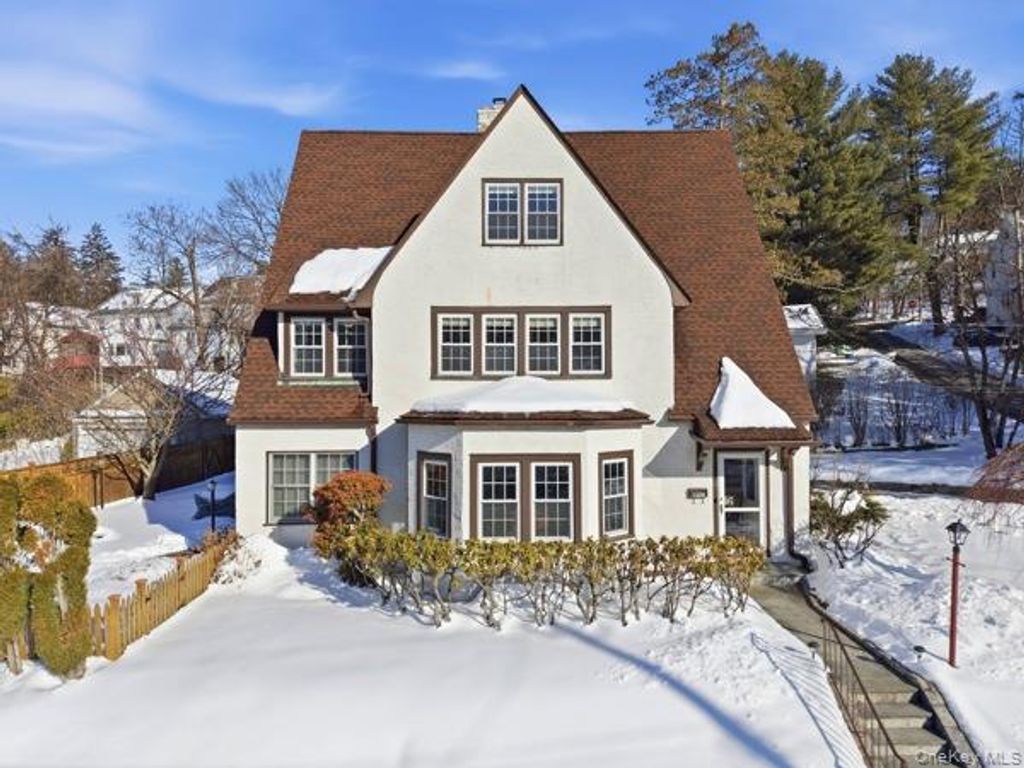 27 Loh Avenue, Tarrytown, NY 10591