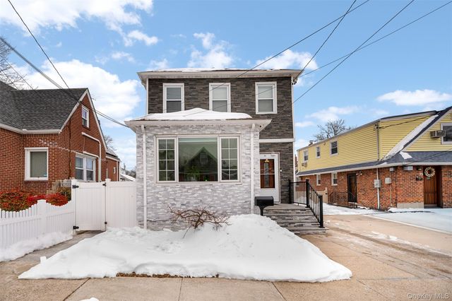 35 Barwick Street, Floral Park, NY 11001