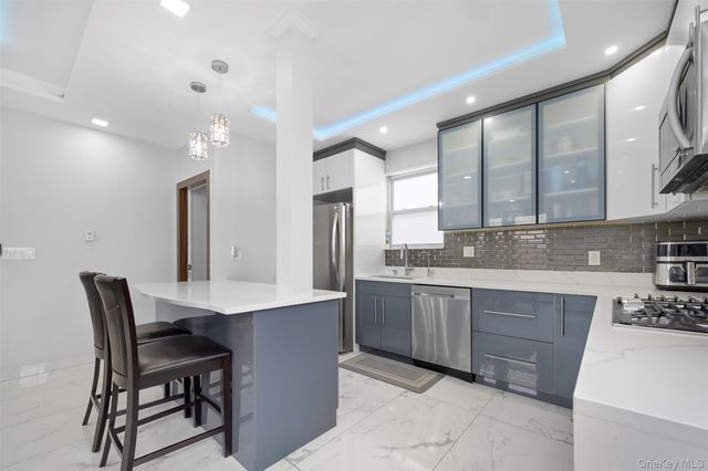 35 Barwick Street, Floral Park, NY 11001